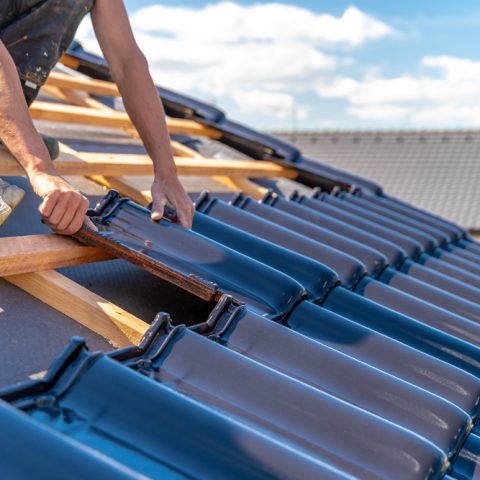 屋根の耐久性とは？屋根材に応じた耐久性やメンテナンスの大切さを解説サムネイル